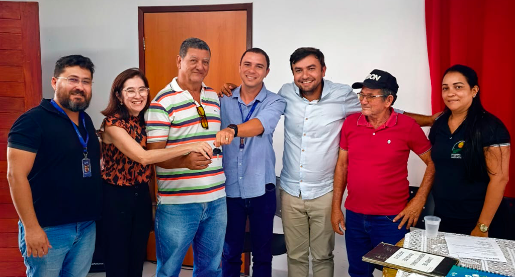 Prefeitura firma parceria para garantir trator à região da Serra do Lombo