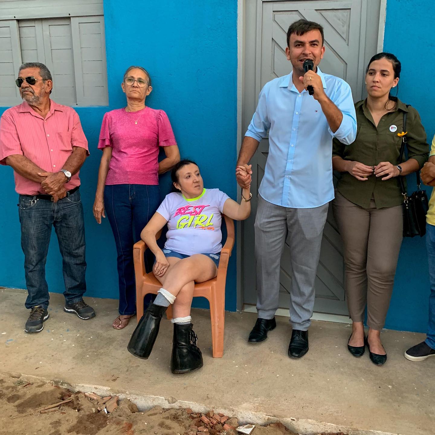 Leia mais sobre o artigo Na tarde de ontem (13), a prefeitura de Lajes beneficiou mais duas famílias com a casa própria.