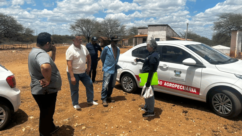 Equipes da SEMAPA e do IDIARN durante inspeção técnica na comunidade Boa Vista, zona rural de Lajes.